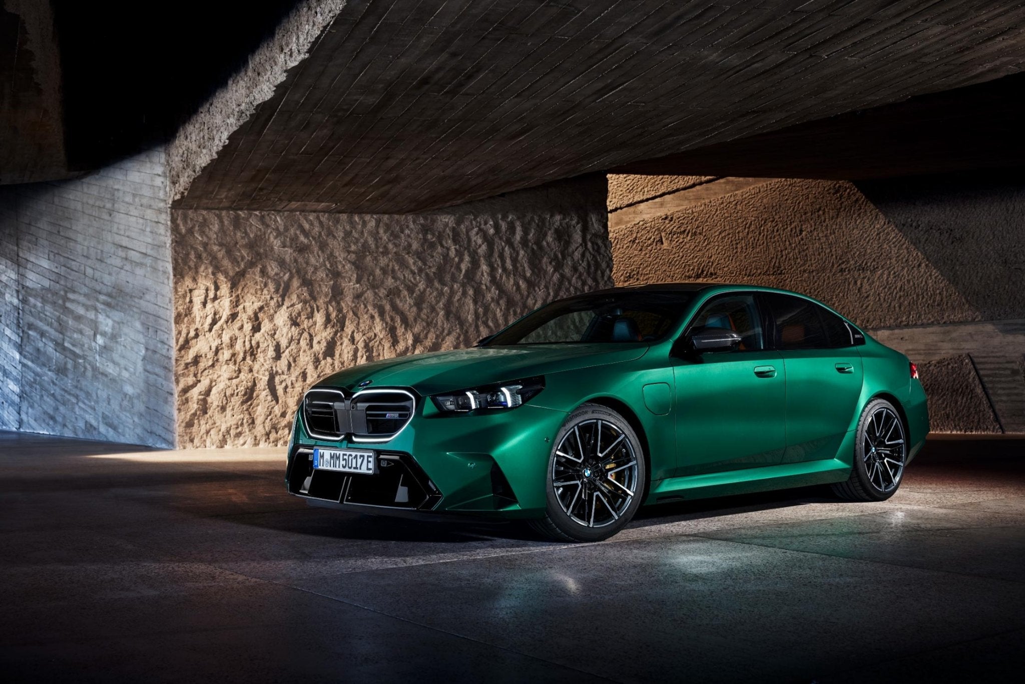 M5 hybrid bmw sales