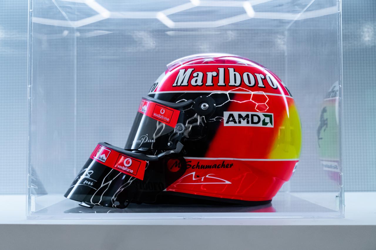 MICHAEL SCHUMACHER 2003 OFFICIAL REPLICA HELMET WITH EXTRA VISOR (SIGNED)