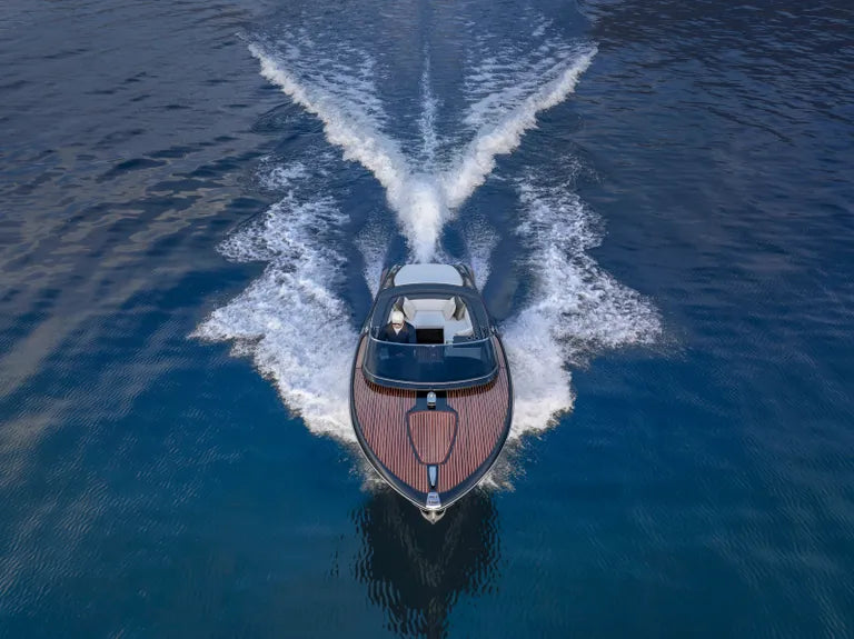 TRADITIONAL CRAFTSMANSHIP MEETS MODERN TECHNOLOGY IN RIVA'S ISEO SUPER