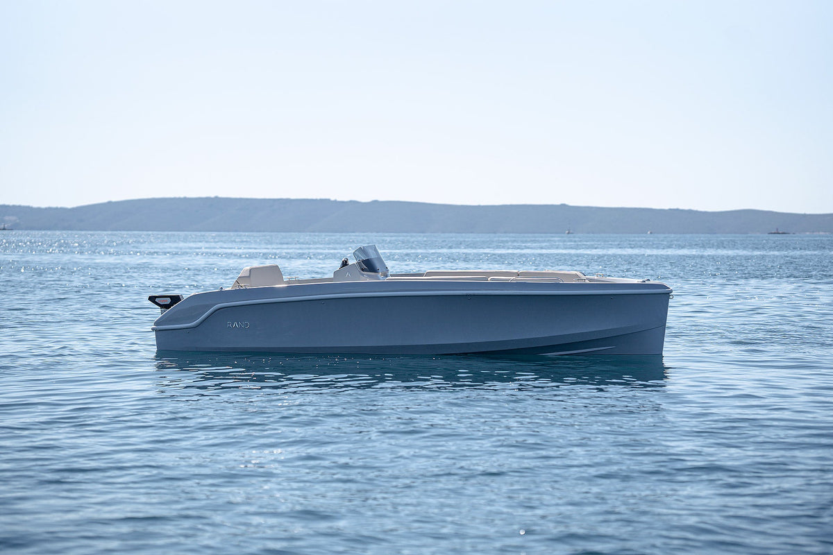 LUXURY REDEFINED: THE RAND BOATS BREEZE 20 DAYBOAT - TheArsenale