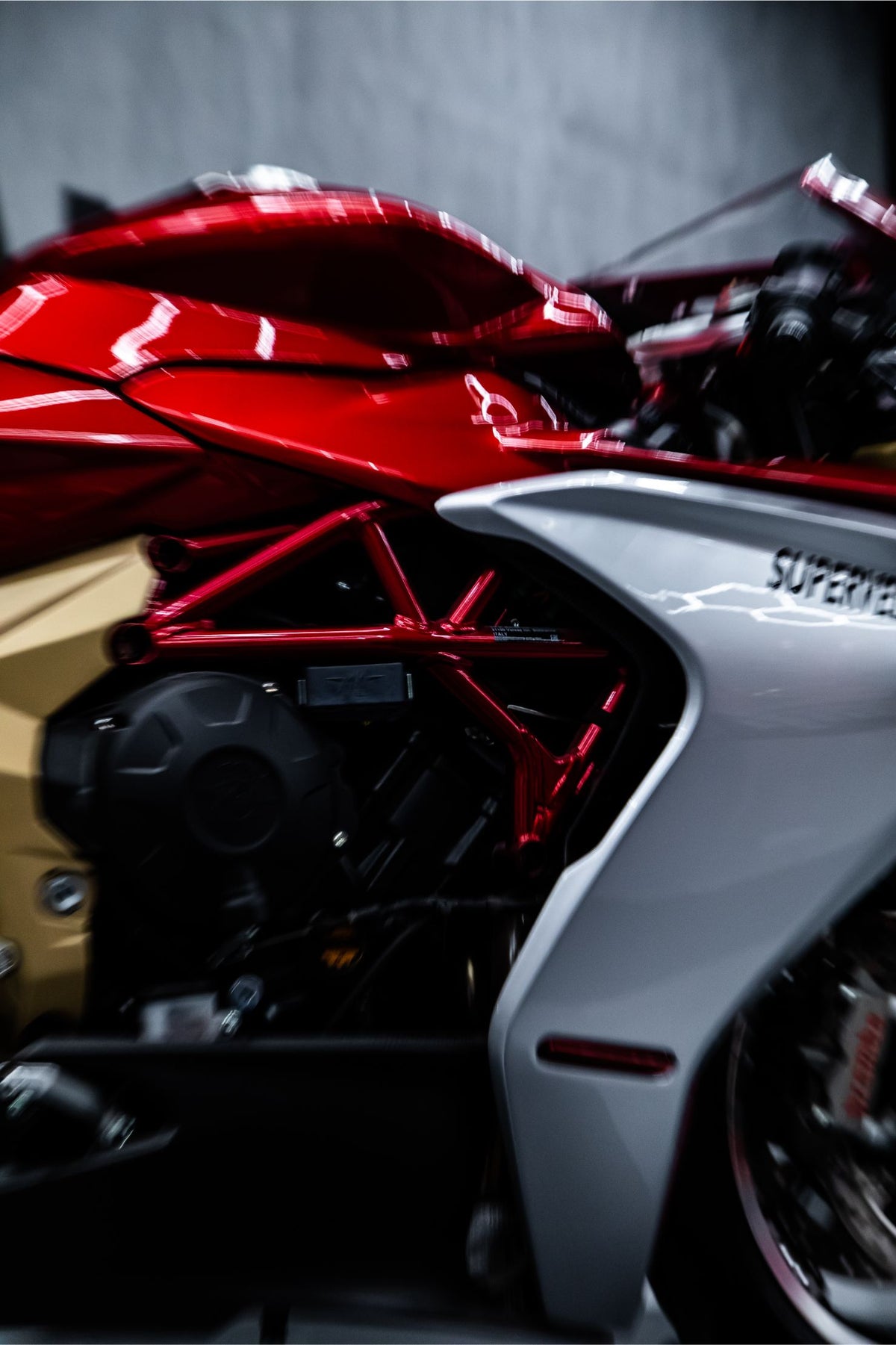 MV AGUSTA SUPERVELOCE 800 ORO