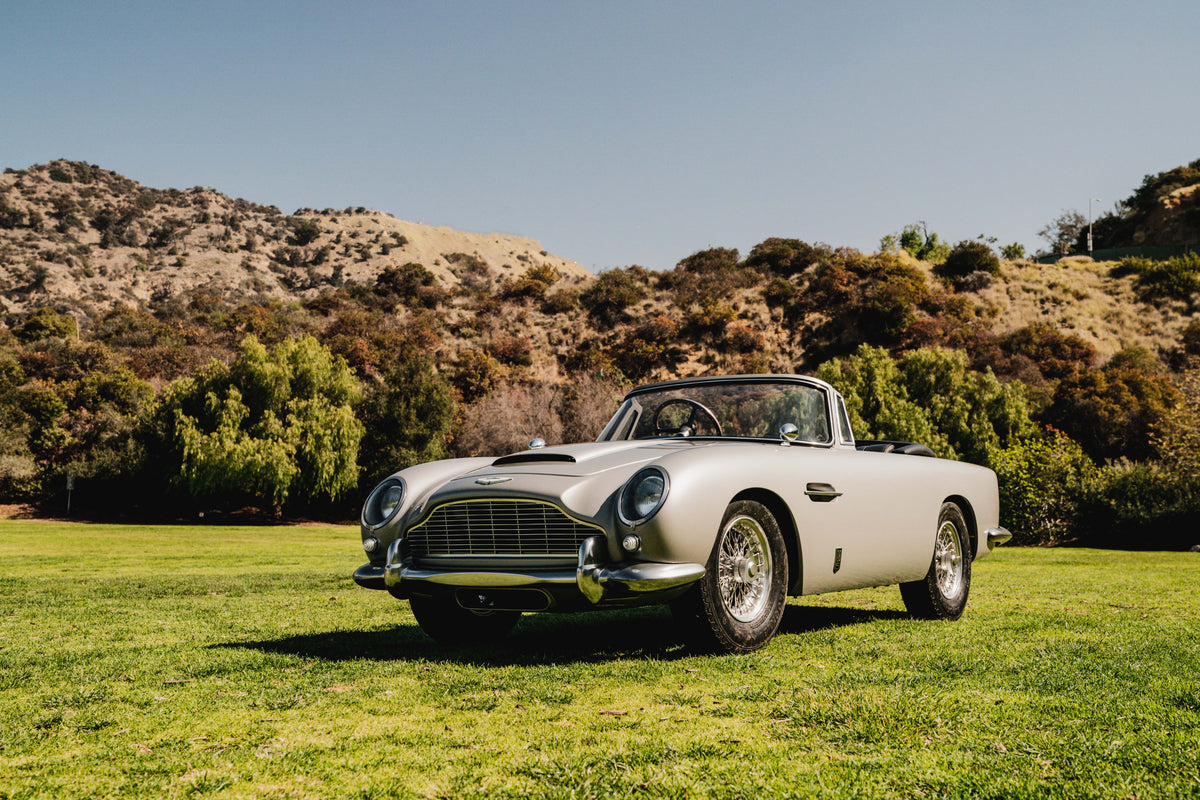 Hedley Studios Aston Martin DB5J - Official Electric Collector Car