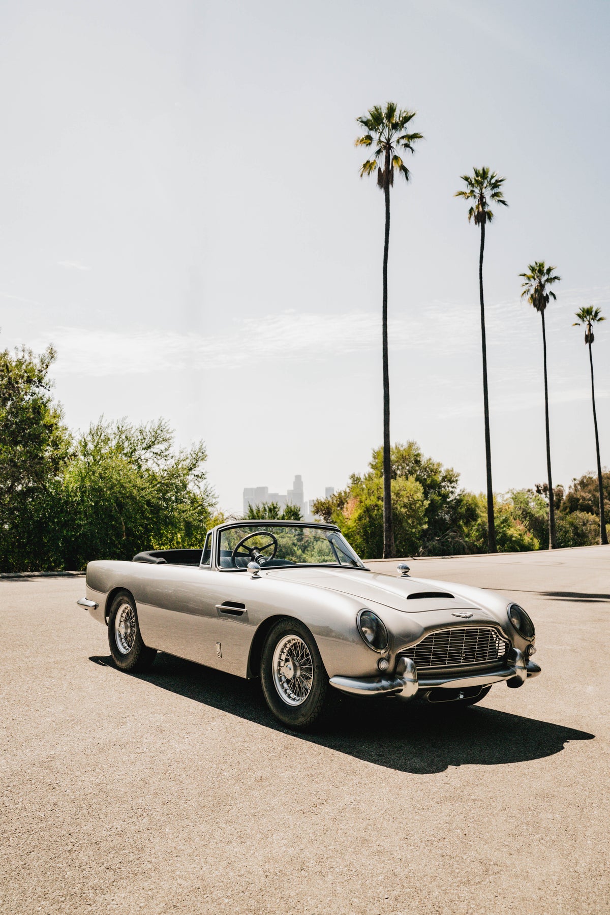 Hedley Studios Aston Martin DB5J - Official Electric Collector Car