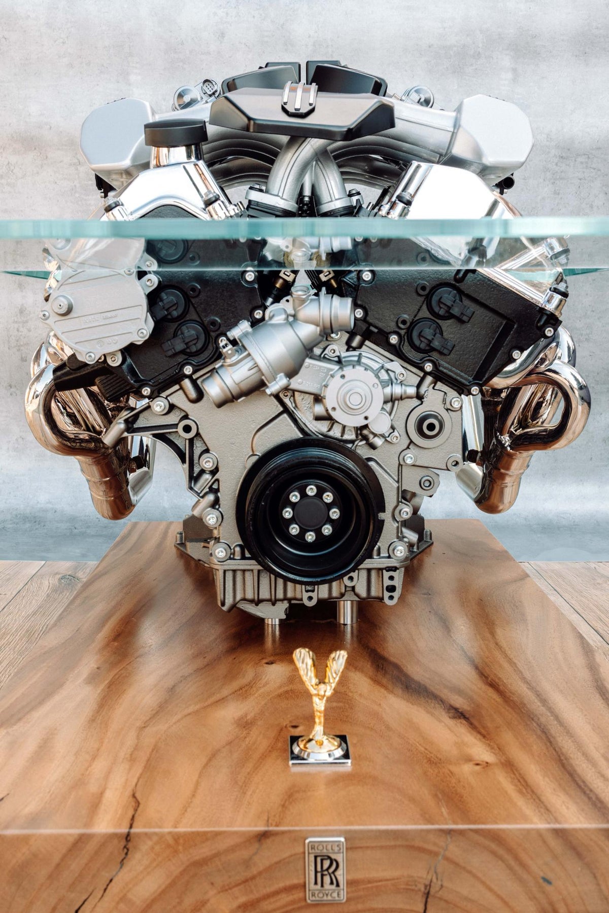 Rolls-Royce Phantom V12 Engine Coffee Table – Rolls-Royce Engine Art Table | TheArsenale