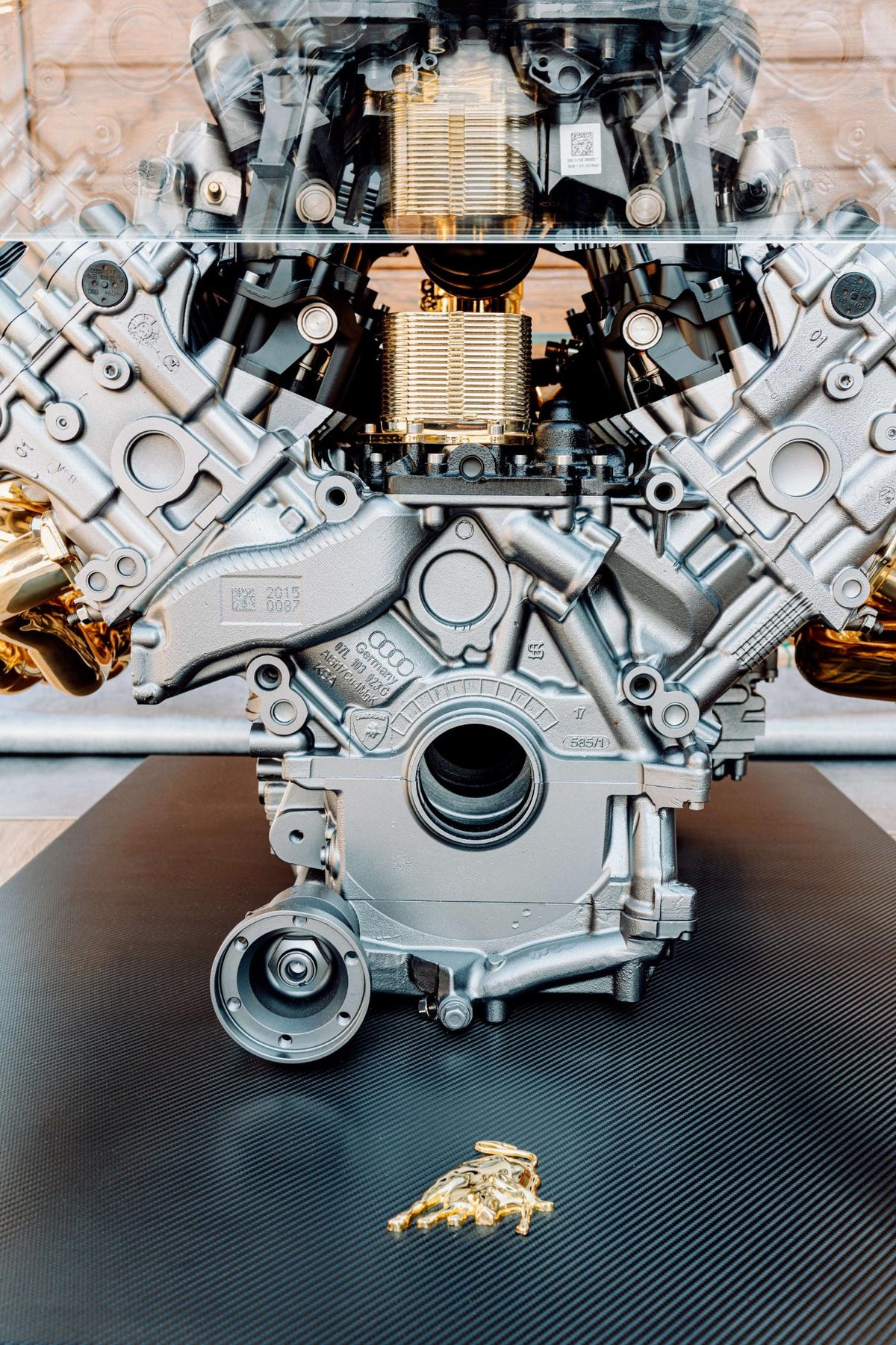Lamborghini Huracán V10 Engine Coffee Table – Lamborghini Engine Art Table | TheArsenale