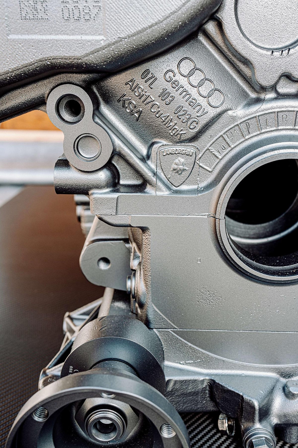Lamborghini Huracán V10 Engine Coffee Table – Lamborghini Engine Art Table | TheArsenale