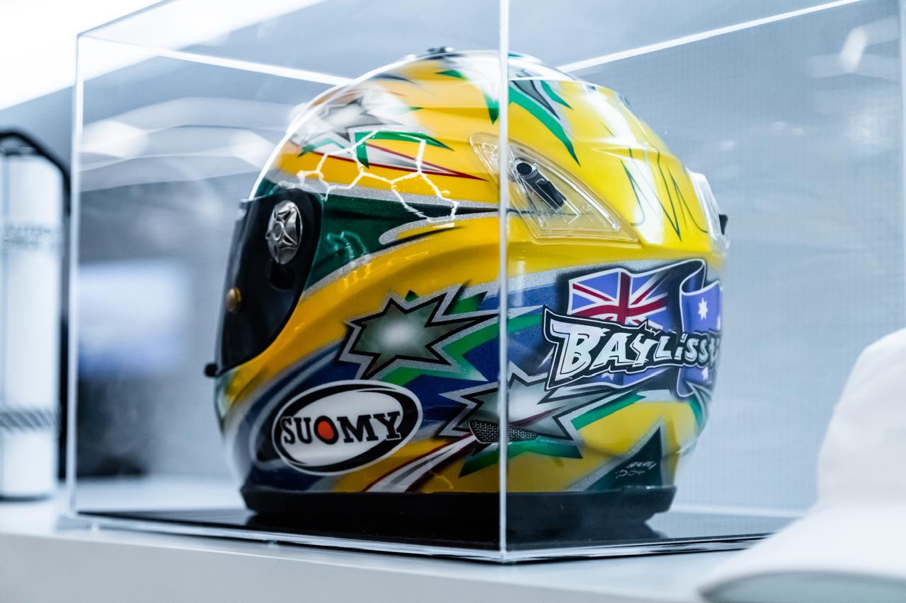 TROY BAYLISS 2006 WSBK CHAMPION ORIGINAL HELMET (SIGNED)
