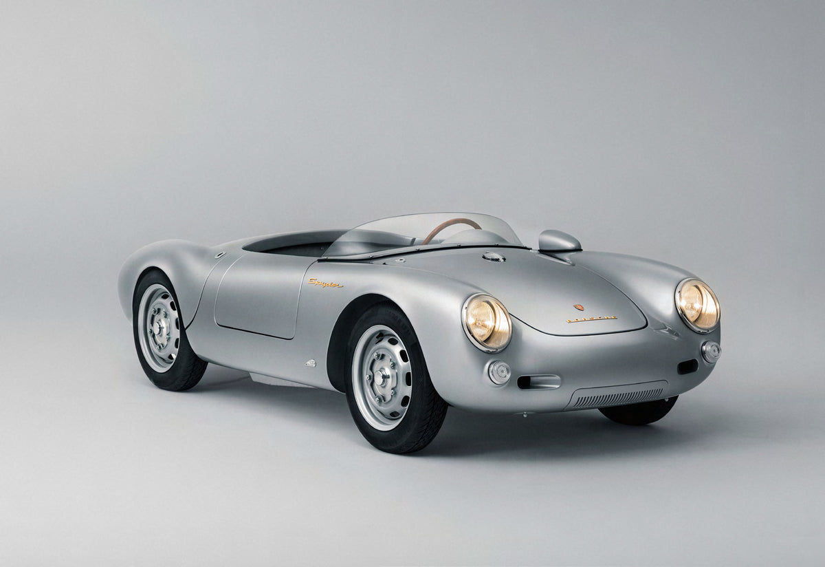 Hedley Studios Porsche 550 J – front three-quarter view in Fine Silver