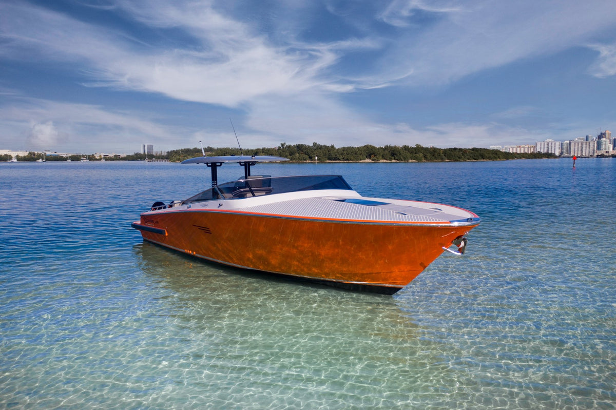 Canados Gladiator - Luxury Yacht