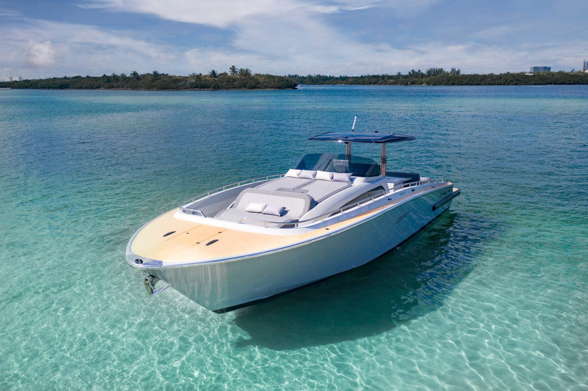 Canados Gladiator - Luxury Yacht