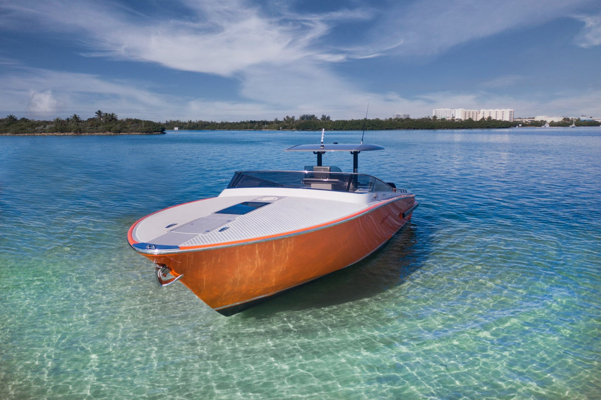 Canados Gladiator - Luxury Yacht