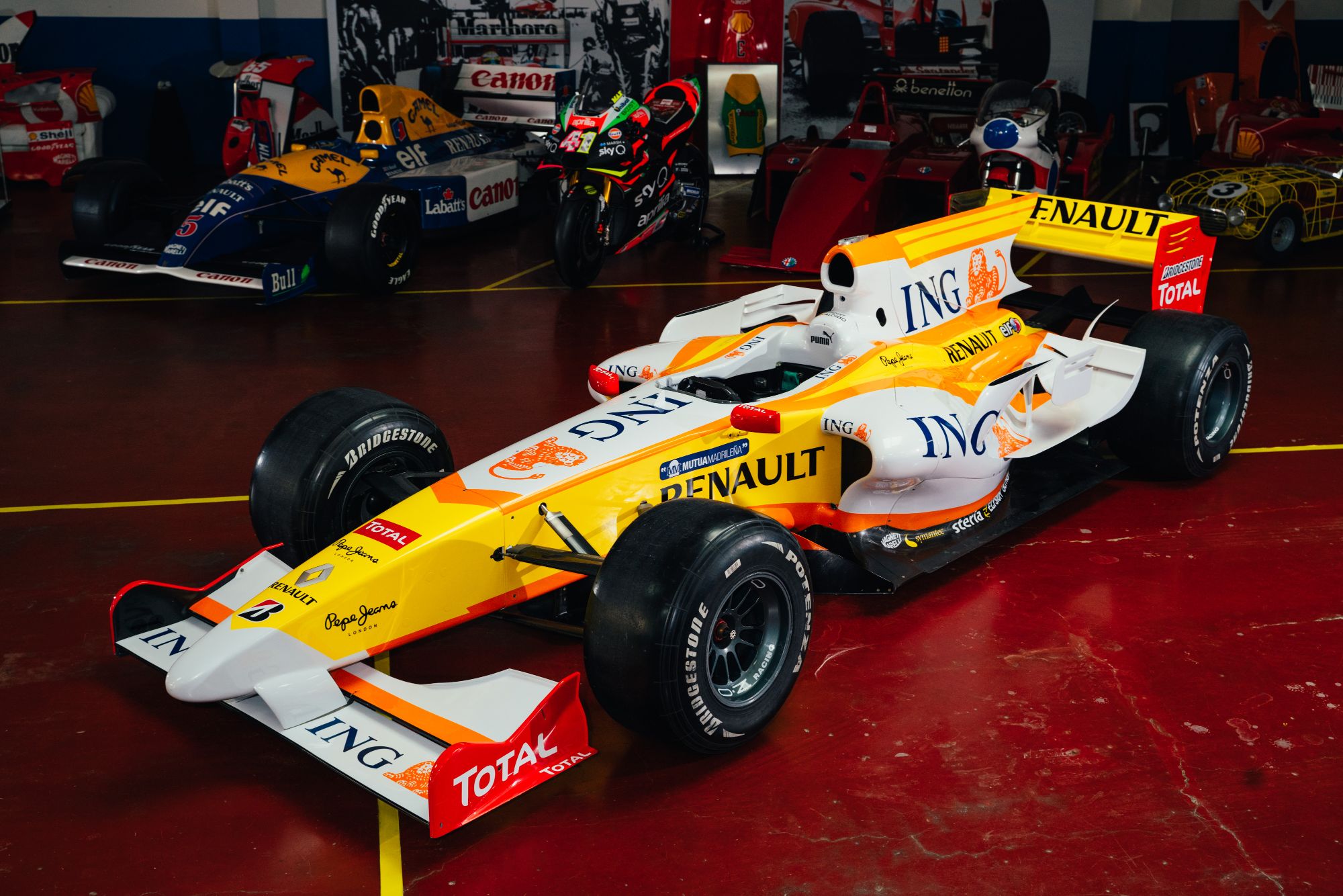 L'aileron avant d'un nouveau concept de la Renault R.S.18 L'aileron avant d'un nouveau concept de la Renault R.S.18
