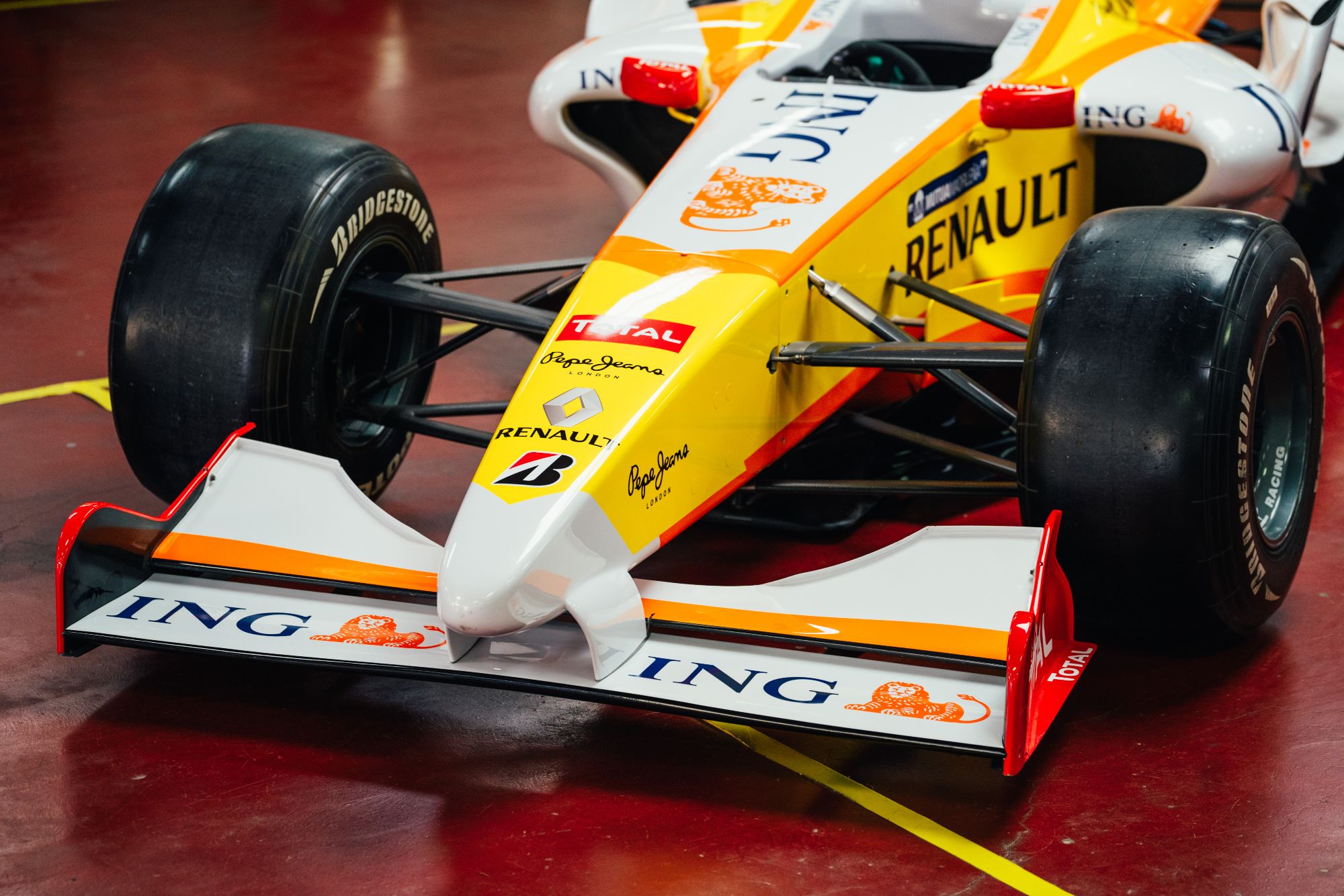 F1 RENAULT R29 ROLLING CHASSIS - TheArsenale