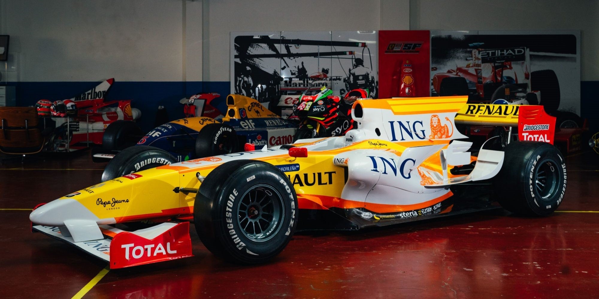 F1 RENAULT R29 ROLLING CHASSIS TheArsenale