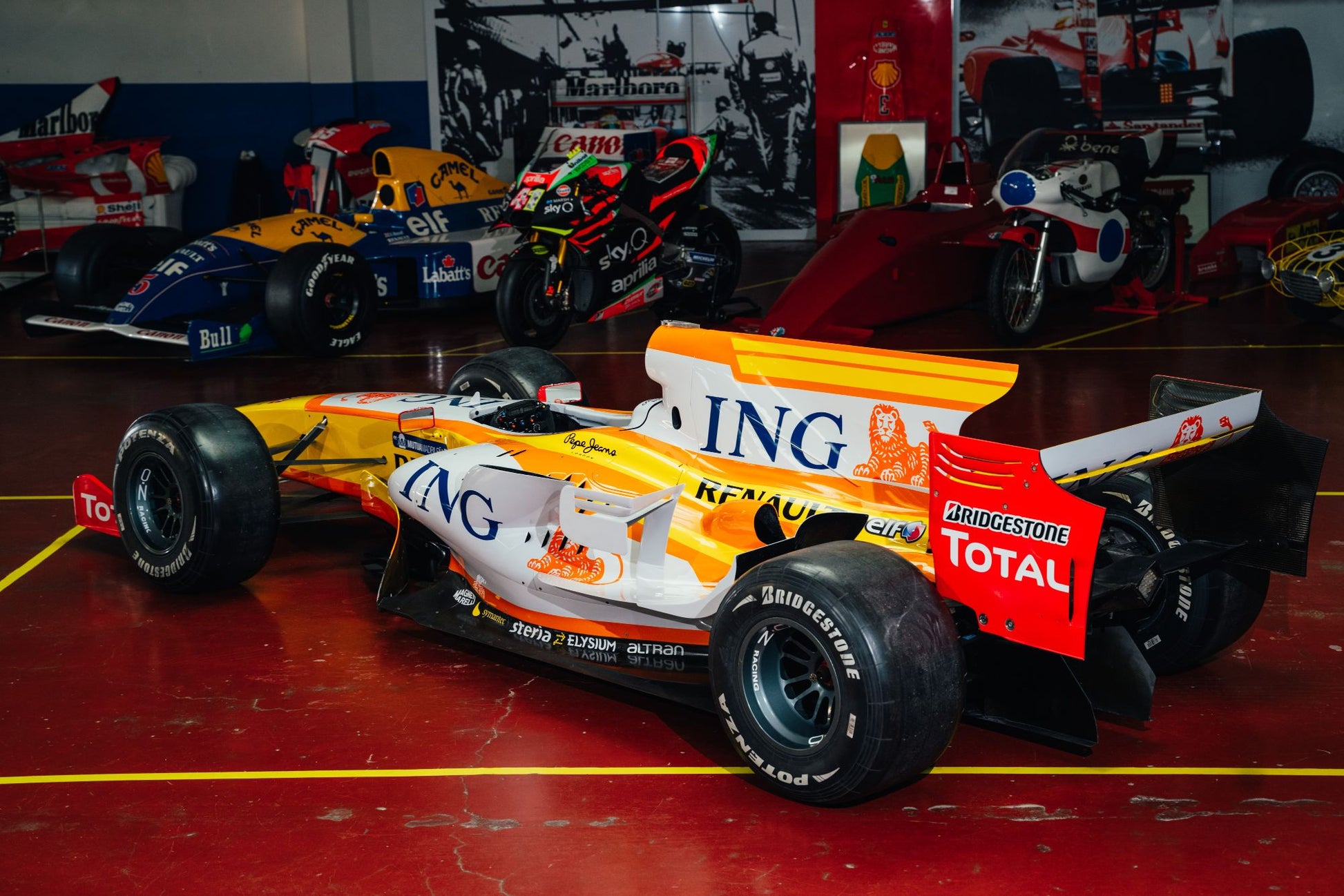 F1 RENAULT R29 ROLLING CHASSIS - TheArsenale