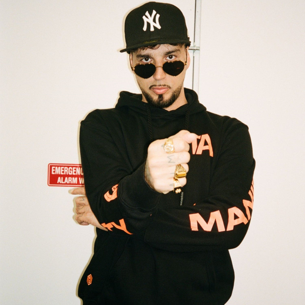MANIFESTO OF MODERNITY HOODIE BLACK ORANGE
