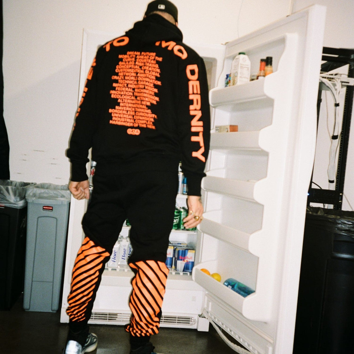 MANIFESTO OF MODERNITY HOODIE BLACK ORANGE