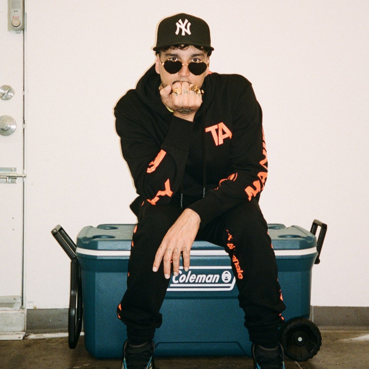 MANIFESTO OF MODERNITY HOODIE BLACK ORANGE